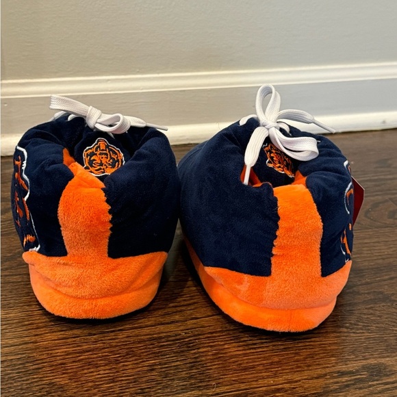 Foco Chicago Bears Plush Slippers youth size medium - Picture 3 of 8